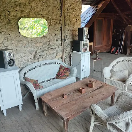 Aile De La Maison De Chouliou *